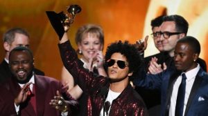 Bruno Mars Borong 7 Piala