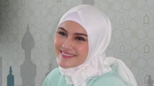 Ditawarin Lepas Hijab, Zee Zee Shahab: Saya Berhijab Bukan Freelance!