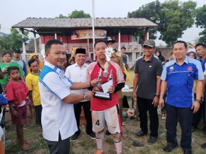 Ketua KONI Lamsel Tutup Open Turnamen Sepak Bola, Piala PASI Desa Sidowaluyo