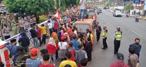Gara Gara Pecat Kepala Sekolah, Herman HN Di Demo Masa Dari  Forum Peduli Pendidikan