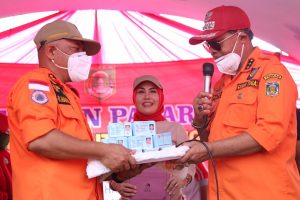 Tingkatkan Ekonomi Masyarakat, Bupati Loekman Resmikan Pasar KWT