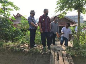 Walikota Metro Tinjau Tanggul Jebol