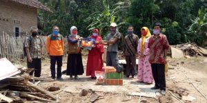 Cepat Tanggap, Pemkab Lamsel Bantu Korban Rumah Roboh di Tanjung Bintang