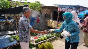 Pjs Ketua TP PKK Lamsel Gencar Lakukan Gebrak Masker