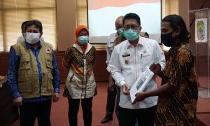 BNPB Lamsel Salurkan Bantuan Stimulus Warga Terdampak Tsunami