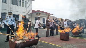 Kejari Lamsel Musnahkan Barang Bukti Narkotika Jenis Sabu Extacy dan Ganja