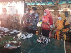 Jelang Puasa Pemkab Lamsel Sidak Harga Bahan Pokok di Pasar Impres Kalianda