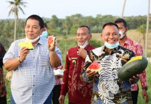 Berkunjung Ke Lamsel  Gubernur Lampung Arinal Djunaidi Kagum Dengan  Keberadaan Kebun Edukasi