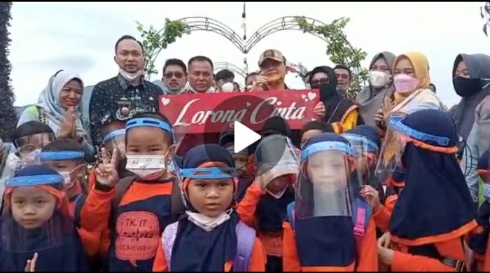 Video Dang Ike Kunjungi Kebun Edukasi