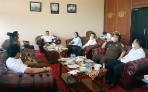 Kajari Lamsel Perkenalkan Personel Baru kepada Bupati Lamsel