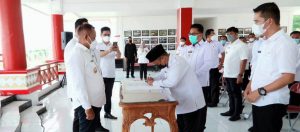 Pejabat Eselon II Dan III Pemkab Lamsel Tanda Tangani Pakta Integritas