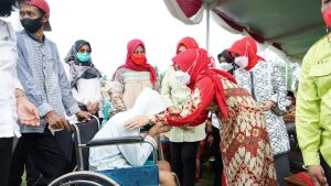 Winarni Nanang Ermanto Hadiri Acara Sedekah Masal di Kecamatan Natar