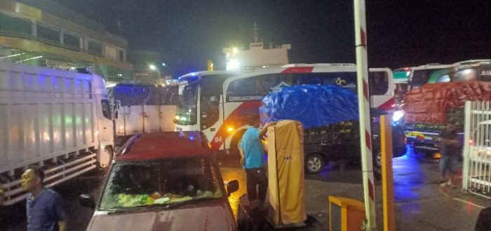 Pelabuhan Bakauheni di Dermaga 1 Tak Ada Yang Mengatur Kendaraan