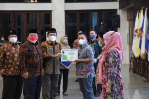 Bank Lampung Dianugerahi Penghargaan UPZ Terbaik I Dari Baznas Lampung