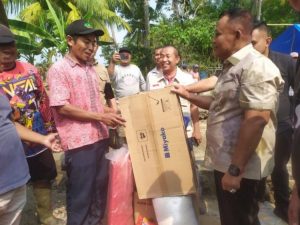 Bupati Lamsel Bantu Bedah Rumah Waraga Kecamatan Ketapang