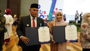 Nanang Ermanto Dan Winarni Terima Penghargaan Manggala Karya Kencana