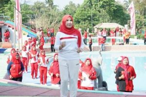 Bersama Masyarakat Palas Winarni Lakukan Senam Sehat