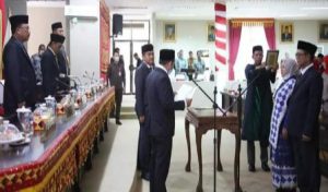 Thamrin Saksikan Pelantikan Dua Anggota DPRD Lamsel Hasil PAW