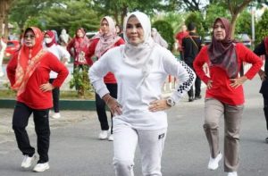 Jaga Kebugaran, Bupati Lamsel dan Ibu Senam Bersama ASN Pemkab Lamsel