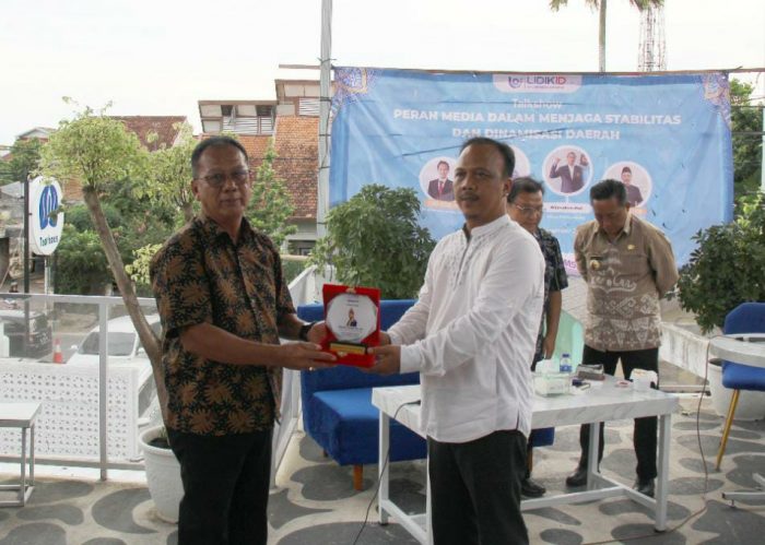 Ketua DPRD Lampung Terima Anugrah Dari SMSI