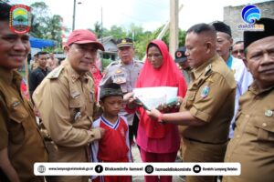 Pemkab dan Baznas Lamsel Salurkan Bantuan Rumah Tidak Layak Huni