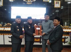 DPRD Kota Metro Lakukan Rapat Paripurna Sampaikan SK DPRD