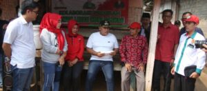 Bupati Lamsel dan Baznas Serahkan Bantuan Bedah Rumah