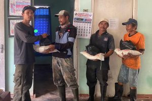 FKPPIB Santuni Warga Terdampak Demo PTPN VII