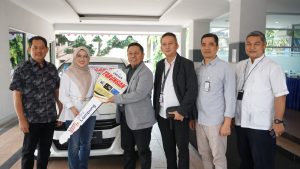 Dirut Bank Lampung Kembali Serahkan Hadiah Mobil Undian Tabungan Lokal Bank Lampung Tahun 2023