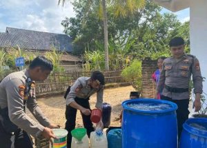 Polres Way Kanan Kembali Penuhi Ketersedian Air Bersih di Km 8 Blambangan Umpu.