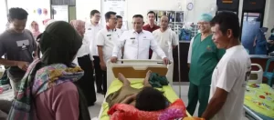 Kunjungan ke RSUD Bob Bazar, Bupati Nanang Ermanto Sapa Hingga Beri Semangat Pasien