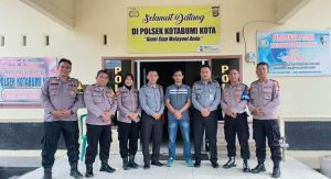 Jalin Silaturahmi, Petugas Rutan Kelas II B Kunjungi Polsek Kotabumi 