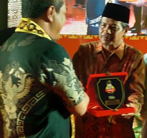 Ketua PWM Lampung Terima Penghargaan dari Polri Sebagai Tokoh Peduli Kamtibmas