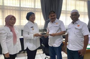 KONI Provinsi Lampung Dapat Bantuan Kontener Sampah Dari Dinas Lingkungan Hidup