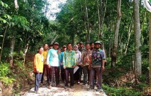 Wayan Sudra S.Sos Pimpin Monev di Kampung Donomulyo.