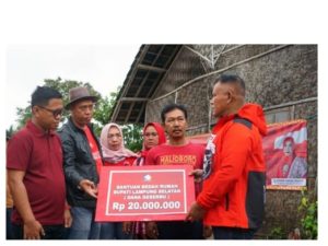 Hari Libur, Bupati Nanang Ermanto Serahkan Bantuan Bedah Rumah Tak Layak Huni