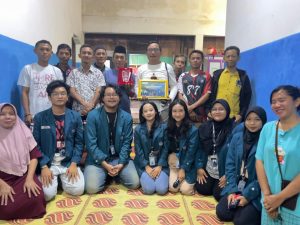 Akhiri Pengabdian, Mahasiswa KKN Unila Adakan Perpisahan dengan Kepala Kampung Gunung Sari