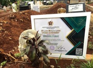 Almarhum Effendi Yusuf di Anugrahi Life Time Achievement Oleh PWI Lampung