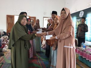 Pengajian Rutin Bulanan Kampung Campang Lapan Sekaligus Memberikan Bantuan Kepada Mustahik