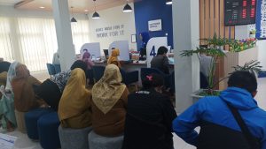 Dipadati Nasabah Jelang Libur Lebaran, Bank Lampung Berkomitmen Terus Tingkatkan Pelayanan 