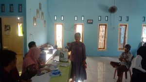 Pemerintah Kampung Kayu Batu Kembali Salurkan Beras CPP