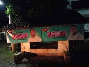 Diduga Langgar Aturan, Bacabup Way Kanan Pasang Spanduk di Fasum