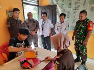 Kejari Way Kanan Kembalikan Barang Bukti Yang Telah Mempunyai Kekuatan  Hukum Tetap/ (Incracht) di Kelurahan Taman Asri, Kecamatan Baradatu, Kabupaten Way Kanan