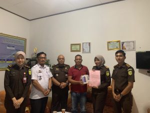 Kejaksaan Negeri Way Kanan Kembalikan Barang Bukti Yang Telah Mempunyai Kekuatan Hukum (incracht) Di Kampung Neki