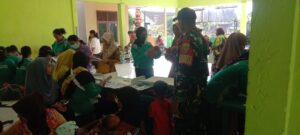 UPT Puskesmas Banjit Laksakan Pekan Imunisasi Nasional di Kampung Bali Sadhar Tengah