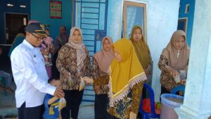 Kepala Kampung Gunung Baru Pantau Langsung Kegiatan Posyandu 