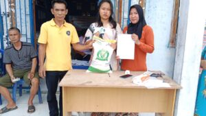 Pemerintah Kampung Gunung Sari Salurkan Beras CPP Kepada 118 KPM