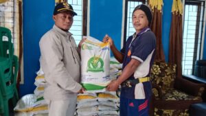 Kampung Gunung Baru Salurkan Beras CPP