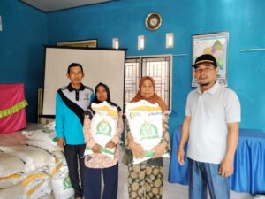Pemerintah Kampung Bengkulu Raman Salurkan Beras CPP Kepada 91 KPM