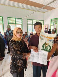 Pemerintah Kampung Datar Bancong Kecamatan Kasui Salurkan Beras CPP
